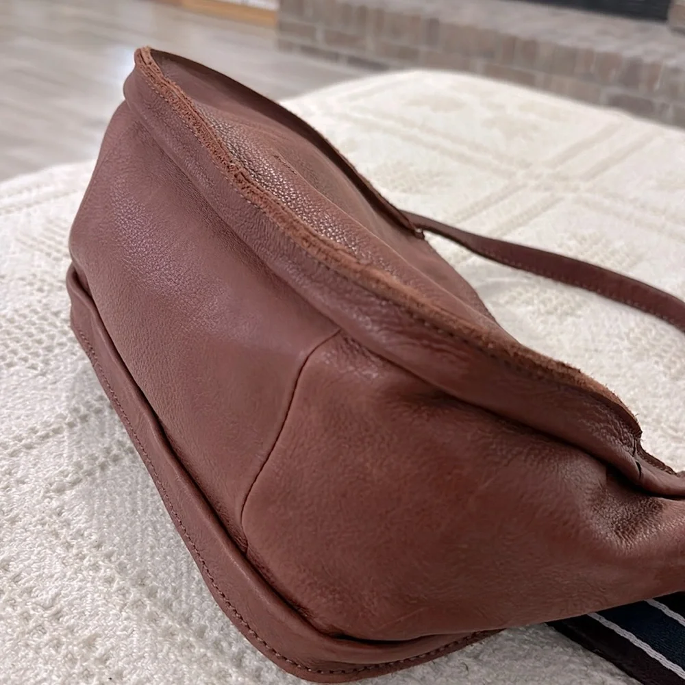 Margot Leather‎ Fiona Crossbody Tote. Brown leather - Picture 13 of 15